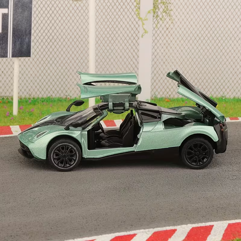 1: 43 Super Sports Car Simulation Alloy Three Door Car Model Children's