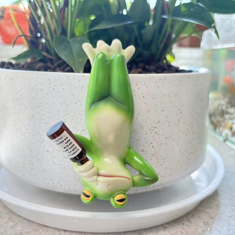 Creative Upside-Down Bottle-Holding Frog | Quirky And Cute Set
