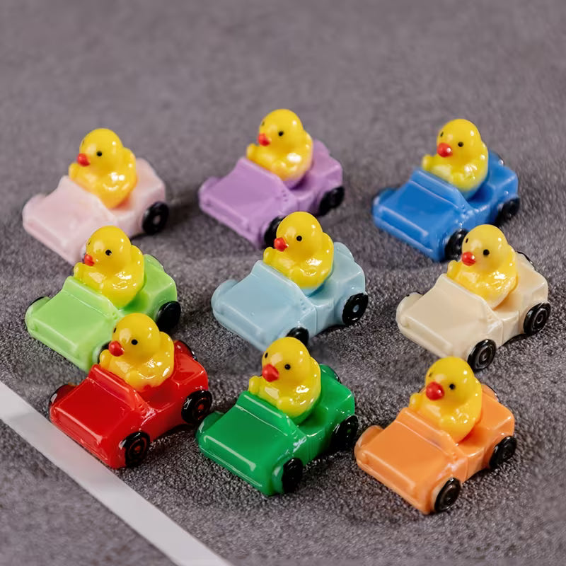10/30-Piece Cartoon Small Car Resin Mini Ducks