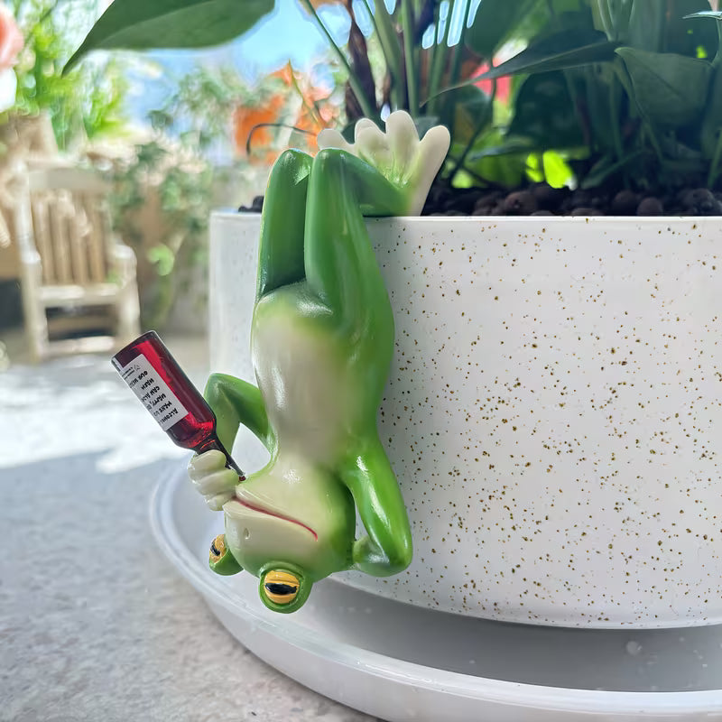 1pc Creative Upside-Down Bottle-Holding Frog | Quirky And Cute, Hand-Painted Decoration